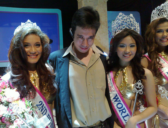 Fine Filipinas author Mike Abundo with Miss Bikini Philippines 2009 winners.